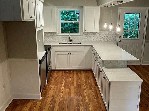 5th image of 213 Beechwood Cir