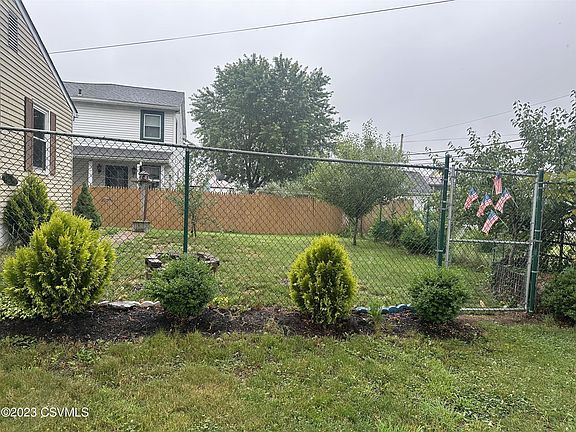 5th image of 242 Mowry St