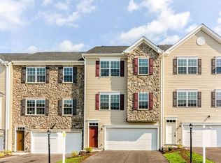 686 Freedom Dr, Carnegie, PA 15106