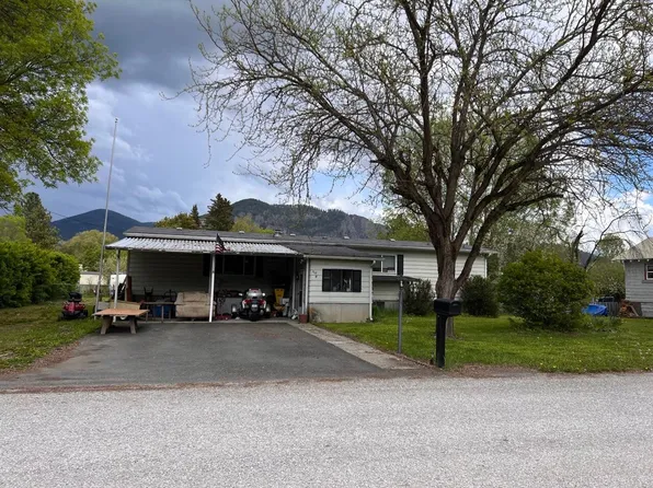 308 N 3rd St E, Chewelah, WA 99109