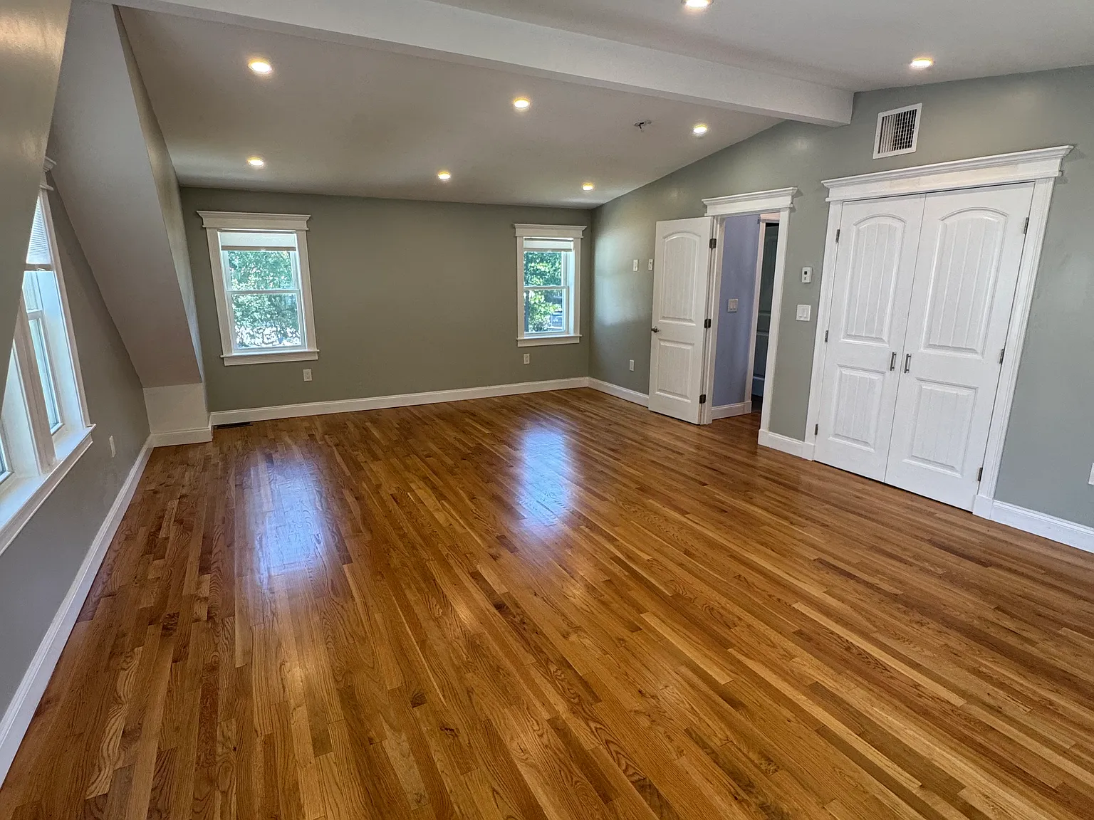 3 bed, $6,350 — Photo 4