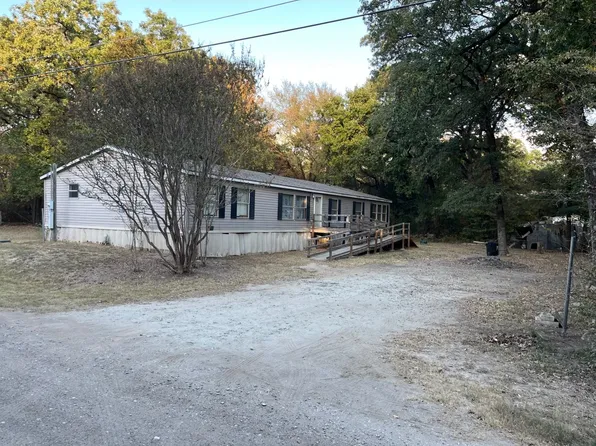 136 Coahoma St, Mabank, TX 75156