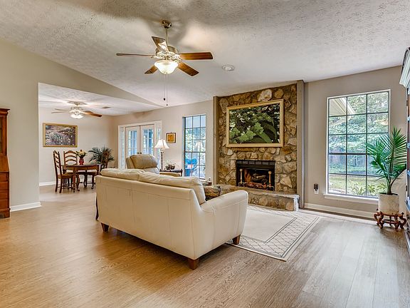 5th image of 8 Creekpark Ct