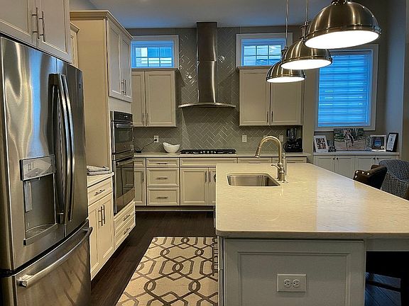 5th image of 4142 Parkview Dr