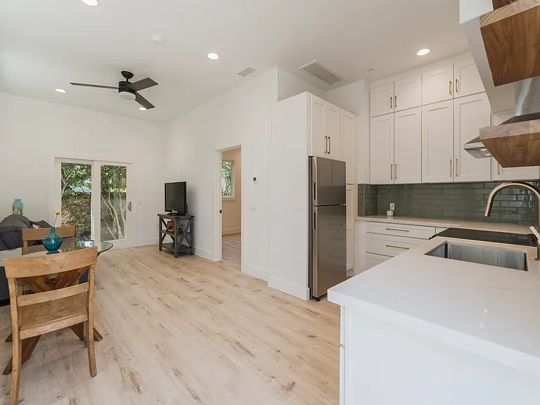 248 N Stevens St — Photo 3