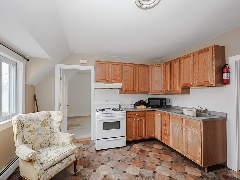 14 Chestnut St #2 — Photo 6