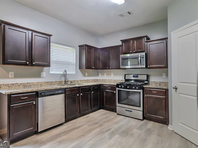 4098 Clay Ct SE — Photo 8
