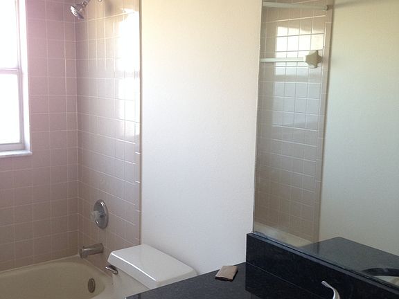 3rd image of 138 Pin Oak Pl
