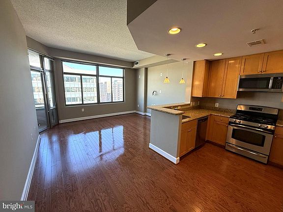 4th image of 3600 Glebe Rd #1013W