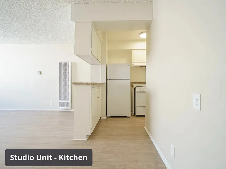 Harvard Apartments — Photo 12