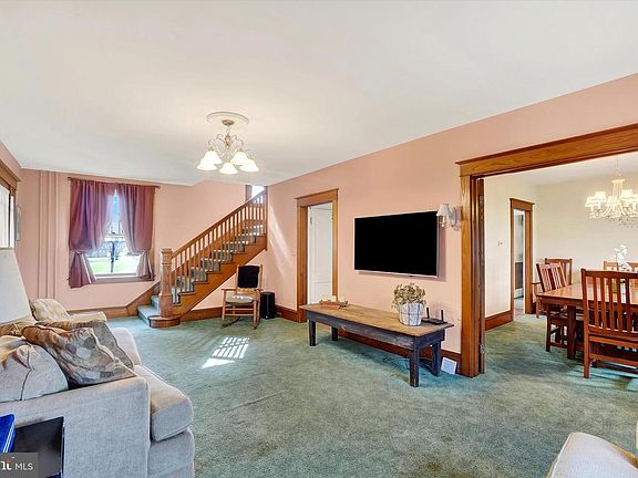 5th image of 602 Graystone Rd