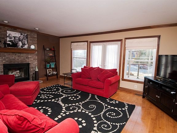 3rd image of 4131 E Holly Dr