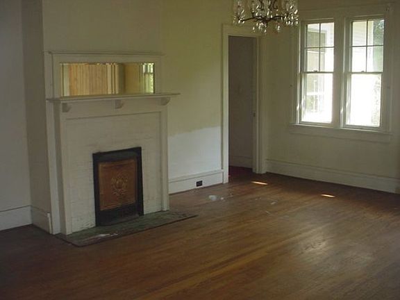 3rd image of 77 Boxwood Dr