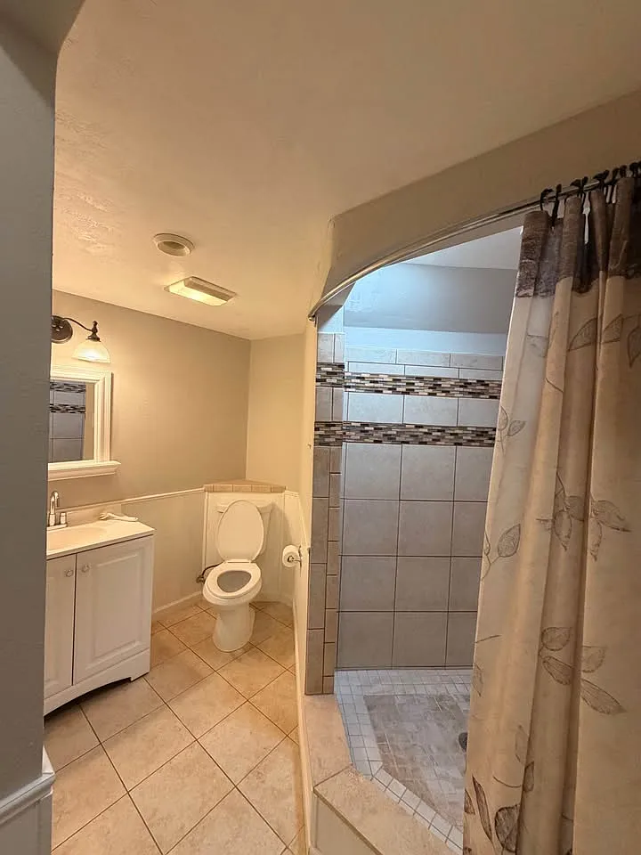 122 Goldsworth Ter SW — Photo 2