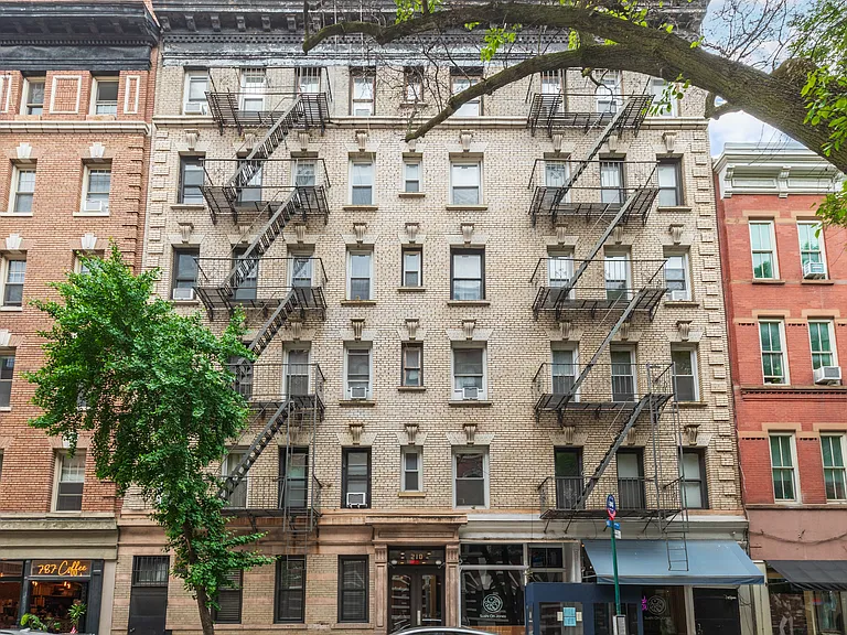 210 W 10th St — Photo 5