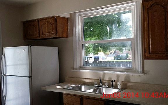 3rd image of 422 E Le Moyne Ave