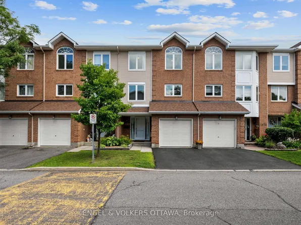 1831 Summerfields Cres, Ottawa, ON K1C 7B8