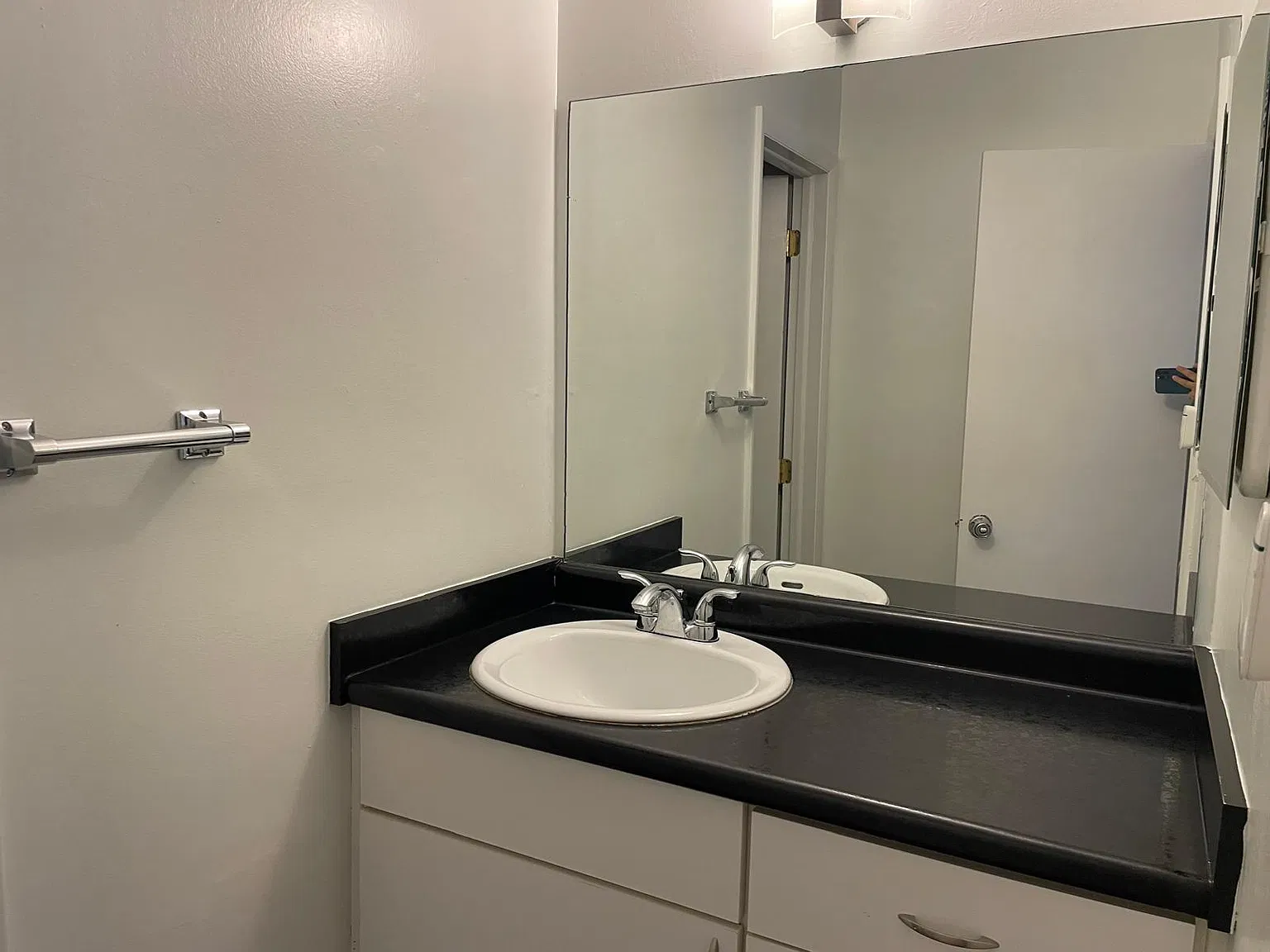 2 bed, 1.5 bath, 1220 sqft, $1,275 — Photo 2