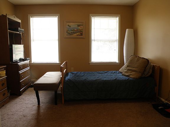 3rd image of 132 Hidden Hill Dr