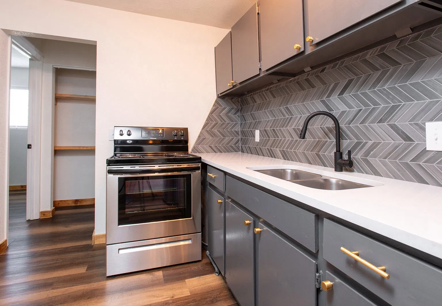 338 N Lorraine Ave — Photo 1