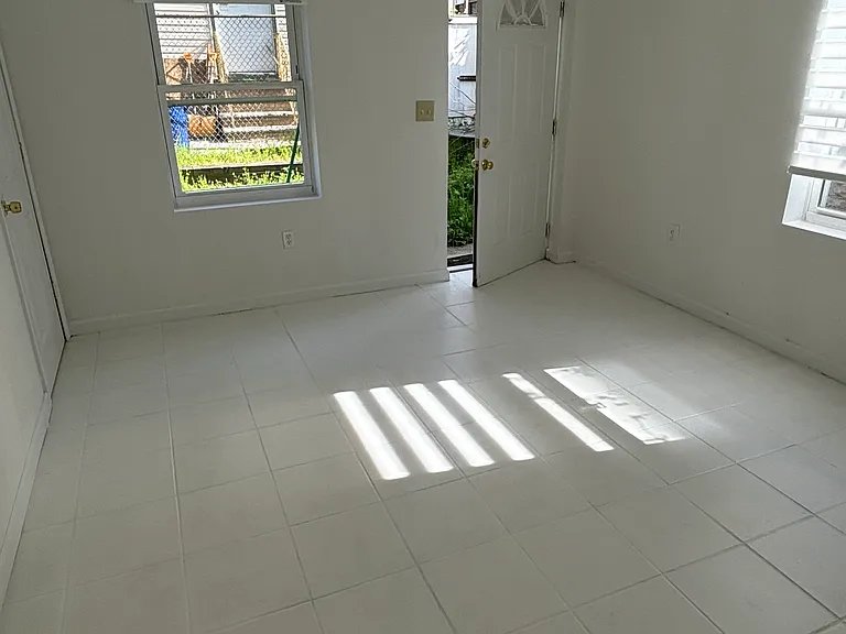 235 Keen St #1R — Photo 16