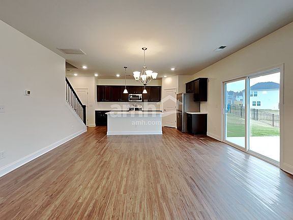 5th image of 163 Larragan Dr