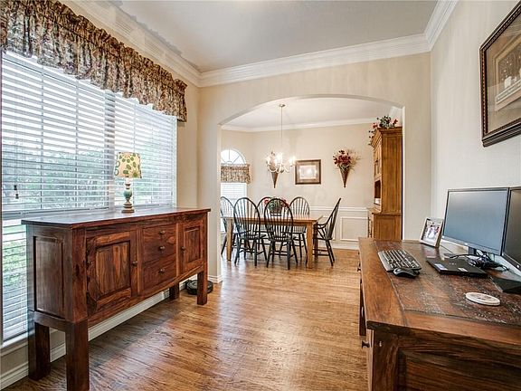 5th image of 7810 Glenside Dr