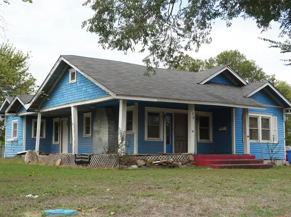 208 NW 5th St, Checotah, OK 74426