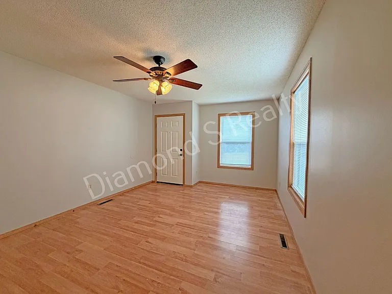 1442 / 1444 W Rainey Duplex — Photo 5