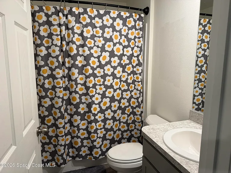 593 Haleybury St SW — Photo 12