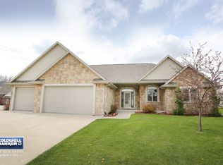 546 Biese St, Combined Locks, WI 54113