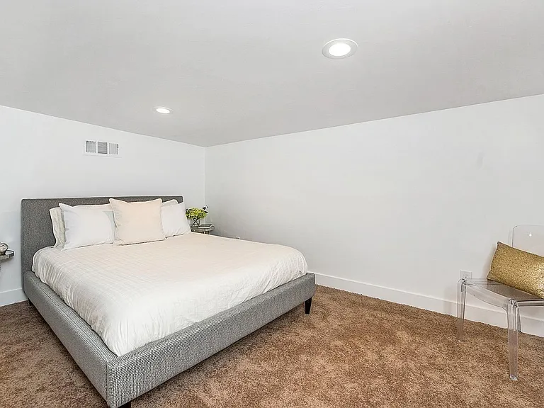 3002 Foothill Blvd — Photo 41