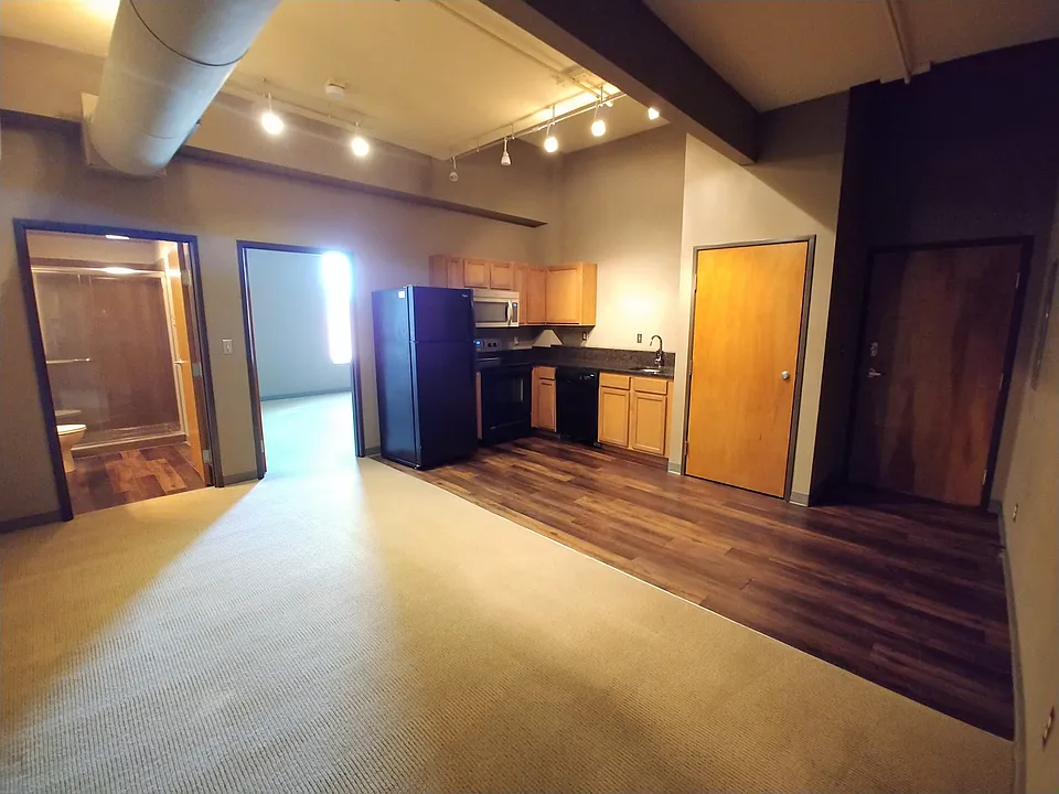1012 E Broadway #206