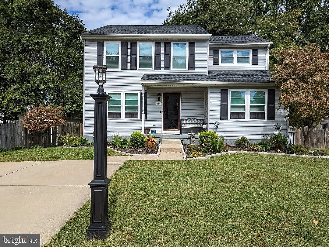 694 Angel Dr photo 1