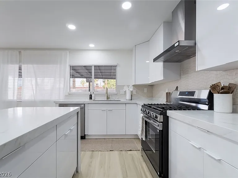 3138 Belvedere Dr — Photo 11