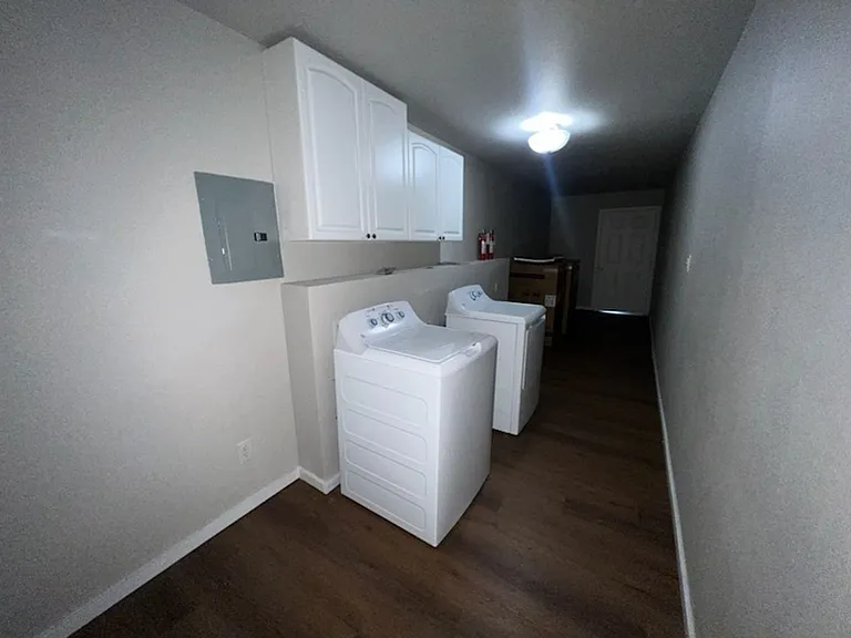 111 10th St SE #6 — Photo 8