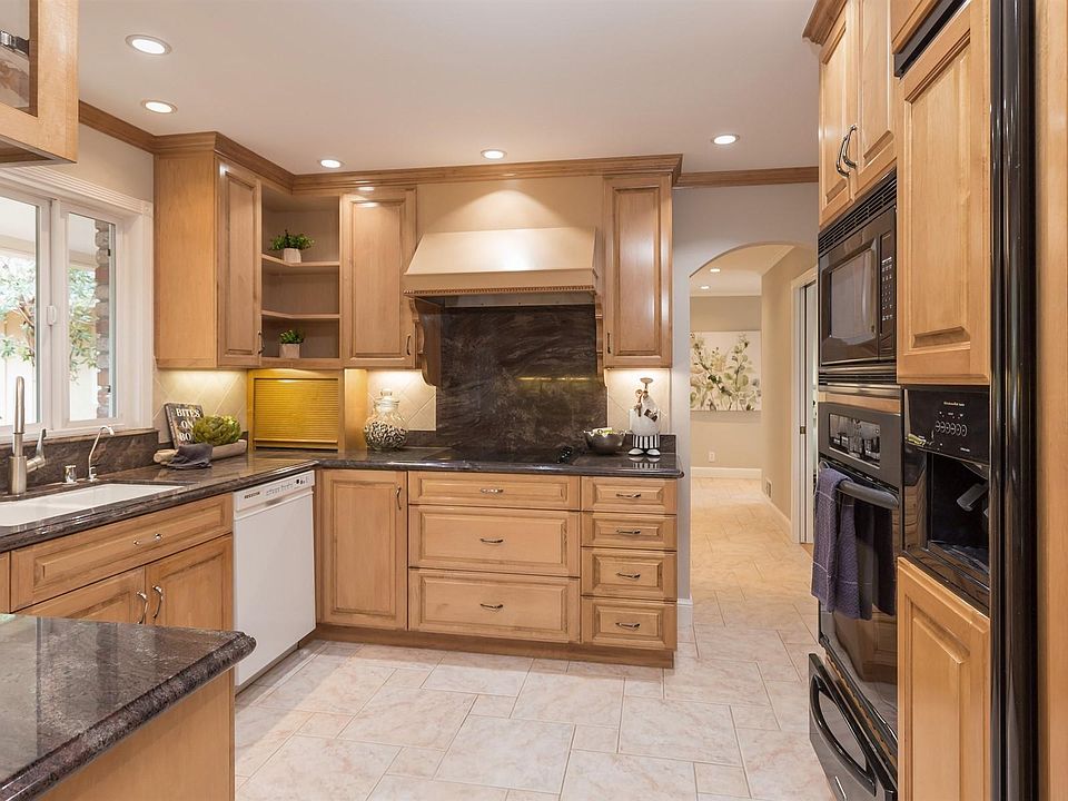 1st image of 25490 Crescent Ln