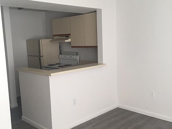 3rd image of 1600 Park Cir APT 1014