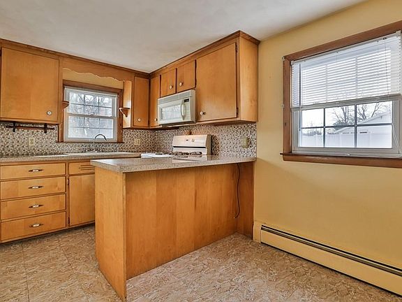 5th image of 6 Woodburn Dr
