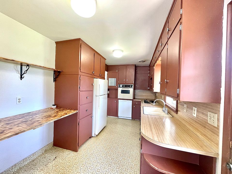 1st image of 2713 S 74th St