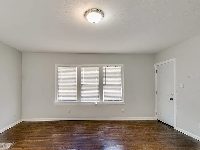 2042 NW 34th St — Photo 35