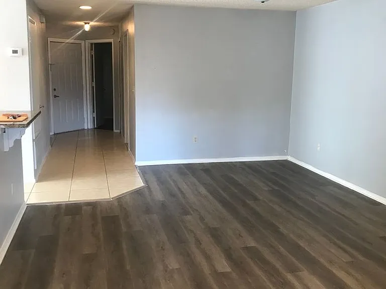 7665 Sugar Bend Dr — Photo 3