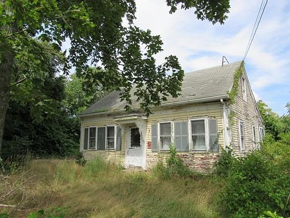 4th image of 104 Great Neck Rd