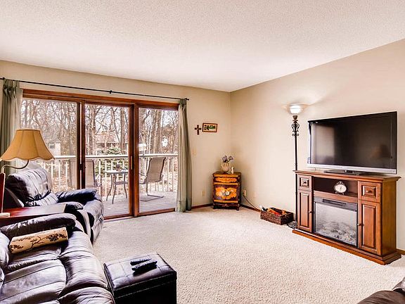 4th image of 1635 Black Oaks Pl N
