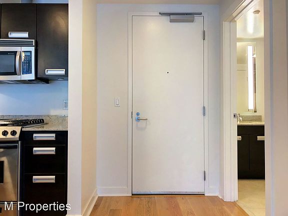3rd image of 300 Berry St Unit 722
