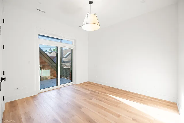 2113 N Kenmore Ave #2 — Photo 13