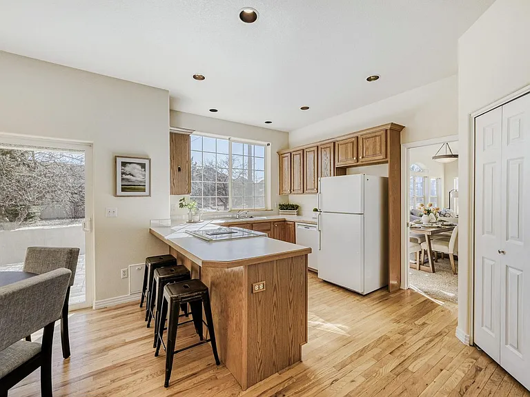 736 Club Cir — Photo 16