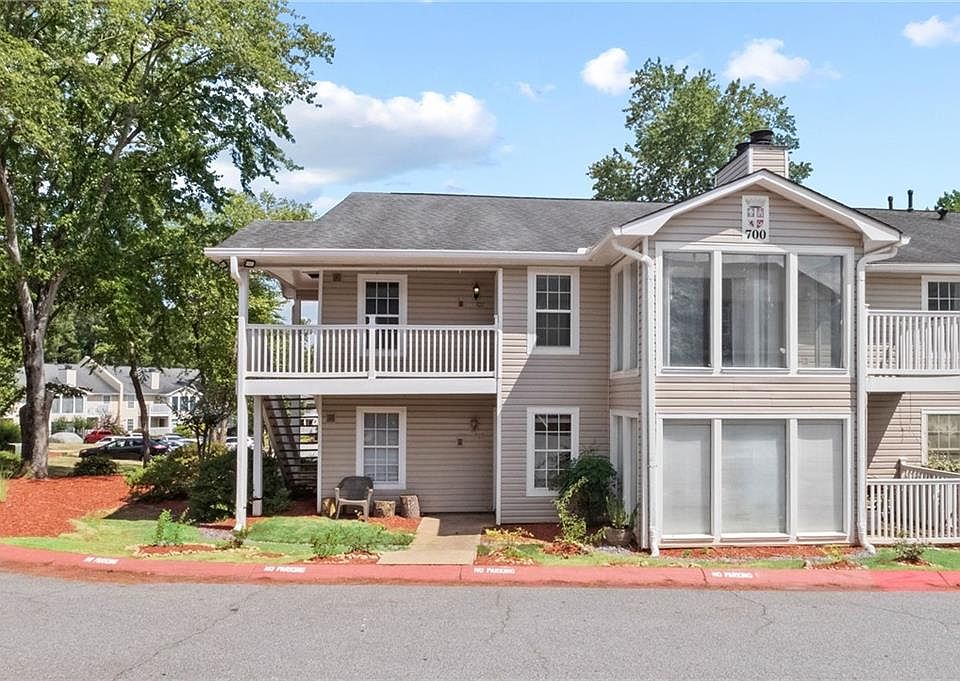 1st image of 707 Augusta Dr SE