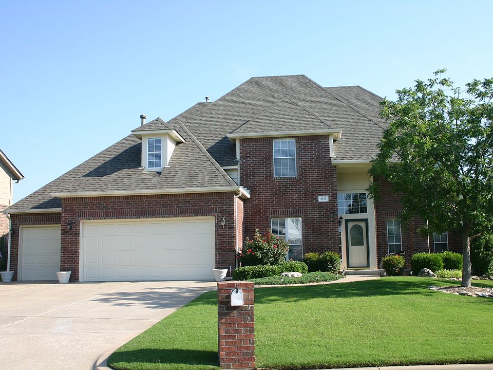 3 car garage + sprinklers