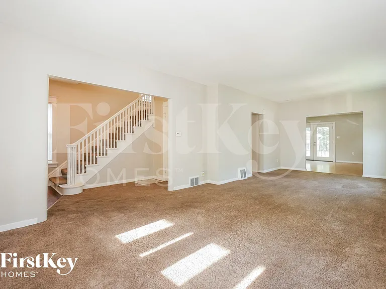 728 Watson St — Photo 3